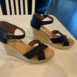 Black Tom’s Wedges